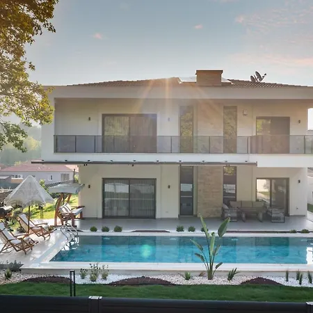 빌라 Enclave Luxury,pool And Nature At 말마리스