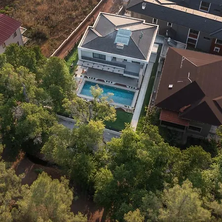 빌라 Enclave Luxury,pool And Nature At *